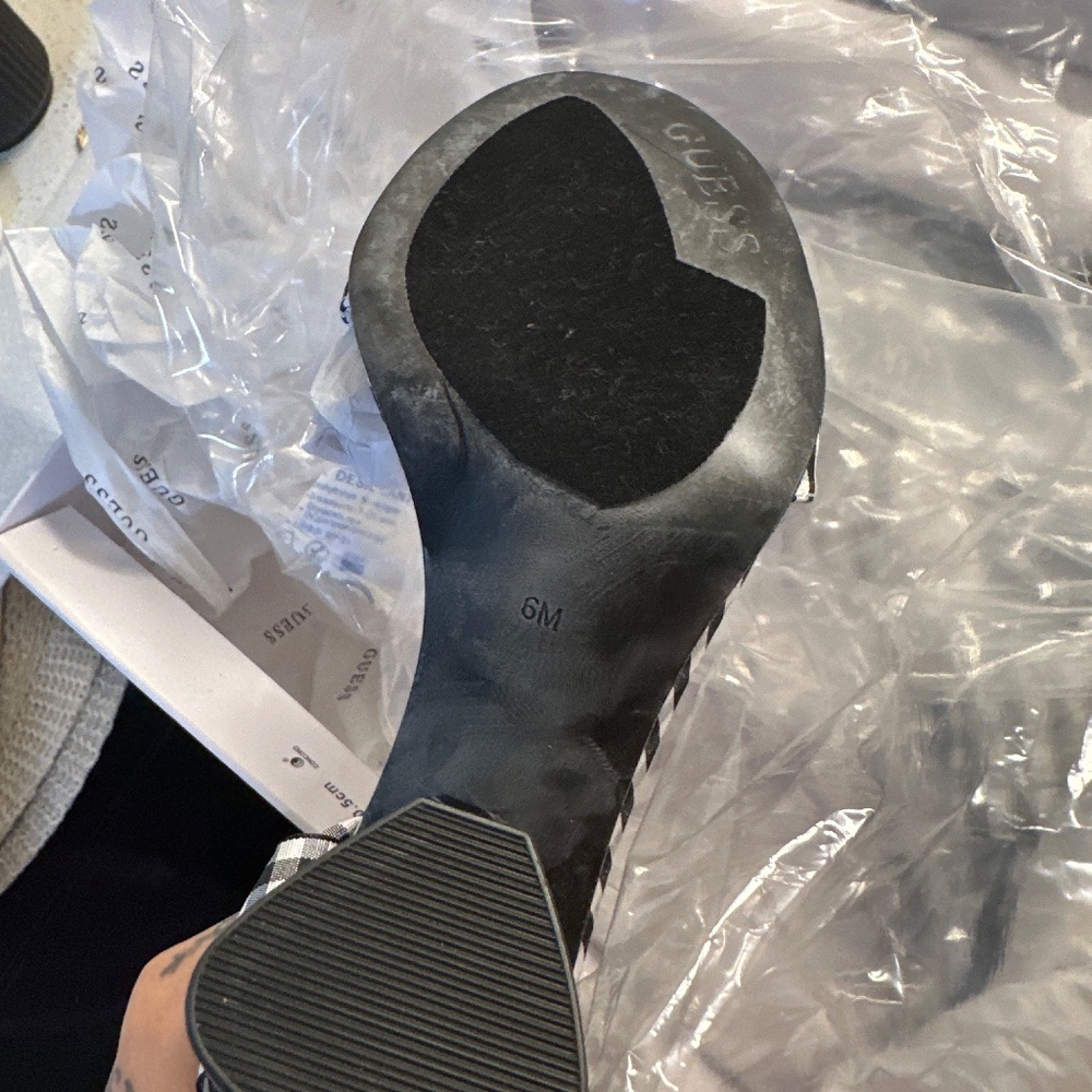 Guess Hells - image 4